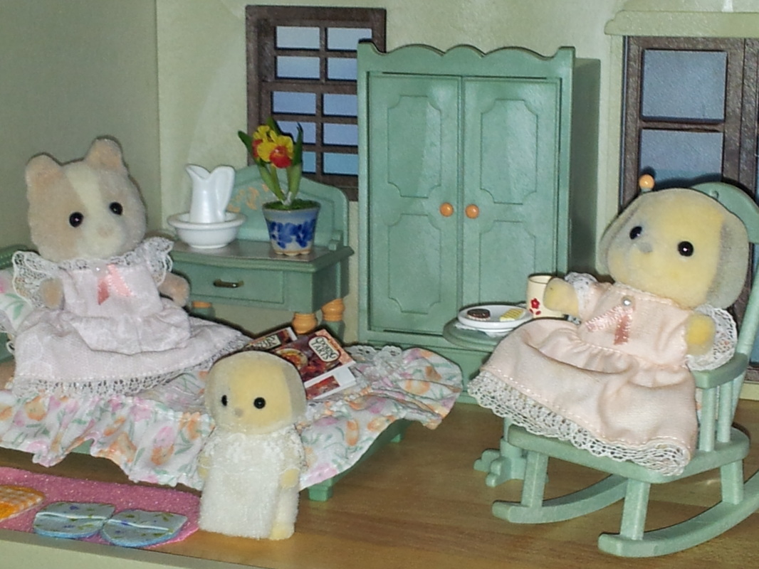 Sylvanian Families UK Urban Life Country Manor Green Bedroom Ivory Patches Farthing Maroon Dog JP