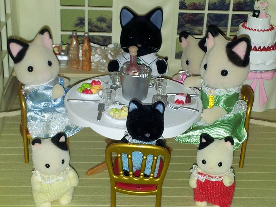 Sylvanian Families UK Marlowe Tuxedo Cats Wedding Furniture