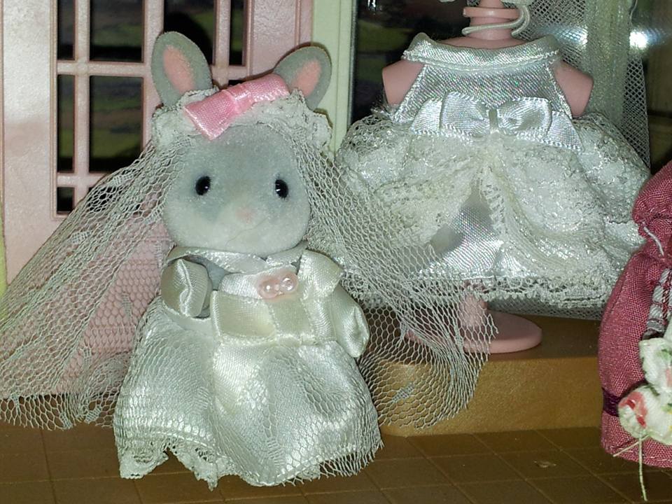 Sylvanian Families UK Dress Shop 2011 Cottontail Rabbit Bride