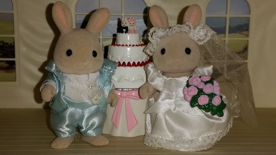 Sylvanian Families UK Honeydew Rabbit Wedding Flair EPOCH Tomy Church Perriwinkle Milk Rabbit Family Wedding Cake