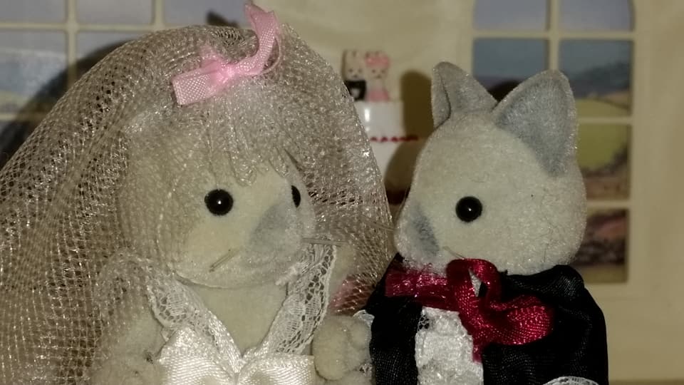 Sylvanian Families UK Solitaire Siamese Cat Family Wedding Bride Groom EPOCH Tomy Flair Church Flowers