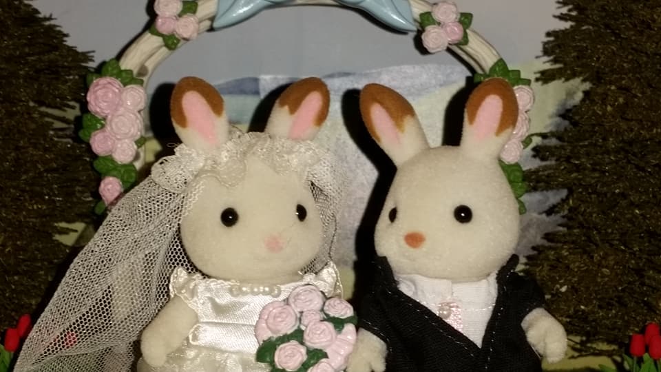 Sylvanian Families UK Chocolate Rabbit Wedding Royal Celebration Balmoral Bride Groom Church Flowers EPOCH Flair Tomy