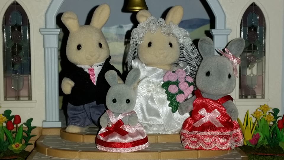 Sylvanian Families UK Butterglove Rabbit Wedding Family Ivory Rabbit Family Church Flowers EPOCH Tomy Flair Brighteyes Rabbit Bridesmaids