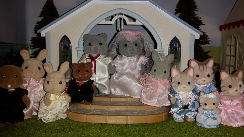Sylvanian Families UK Wedding Sweetwater Bear Bride Groom EPOCH Tomy Flair Evergreen Grey Bear Family Church Flowers Butterglove Ivory Rabbit Macavity Cat Family Reverend Kelvin Waters Beaver Peter Pippa Bridesmaid Page boy