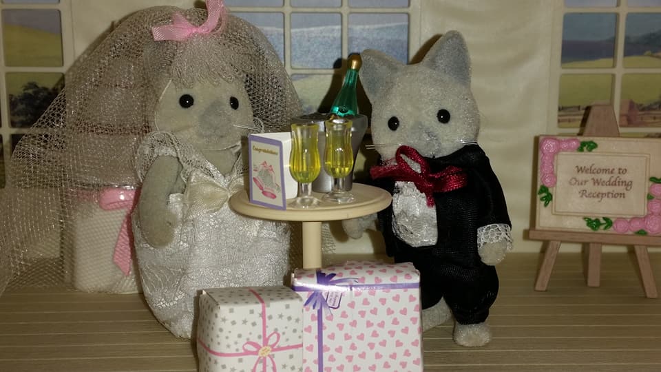Sylvanian Families UK Solitaire Siamese Cat Family Wedding Bride Groom EPOCH Tomy Flair Church Flowers Champagne Wedding Reception