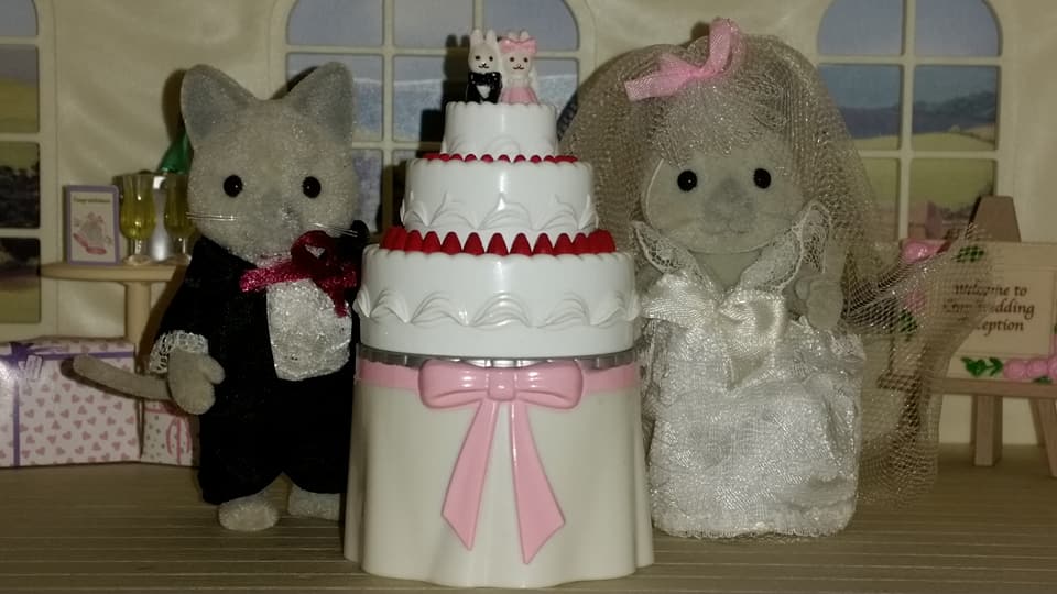 Sylvanian Families UK Solitaire Siamese Cat Family Wedding Bride Groom EPOCH Tomy Flair Church Flowers Wedding Cake