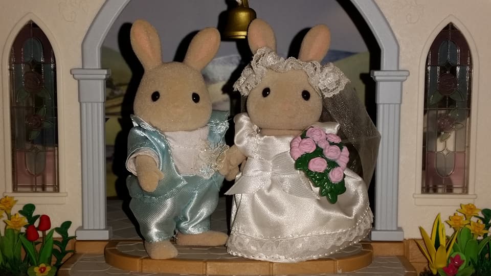 Sylvanian Families UK Honeydew Rabbit Wedding Flair EPOCH Tomy Church Perriwinkle Milk Rabbit Family Flowers