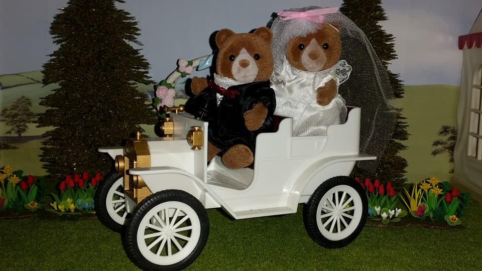 Sylvanian Families UK Hedges Bear Wedding Bride Groom EPOCH Flair Tomy Church Marmalade Bear Family Flowers Urban Life Wedding Car