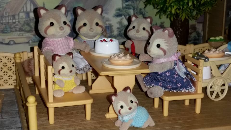 Sylvanian Families Village Bakery Mulberry Racoon Family
