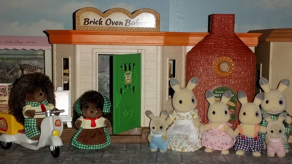 Sylvanian Families UK Brick Oven Bakery 2016 Bramble Hedgehog Corntop Rabbit