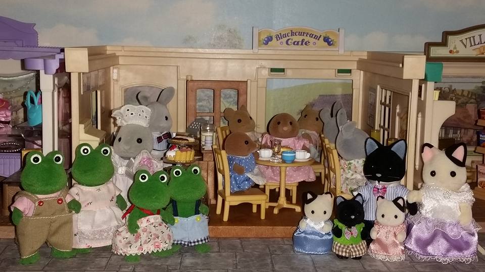 Sylvanian Families Blackcurrant Cafe Brighteyes Rabbit Family Bullrush Frog Family Clearwater Vole Family Meadows Mouse Family Flair EPOCH Charcoal Cat Family Tuxedo Cat Family