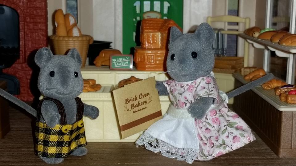Sylvanian Families UK Brick Oven Bakery 2016 Thistlethorn Grey Mouse Family Flair Epoch Tomy