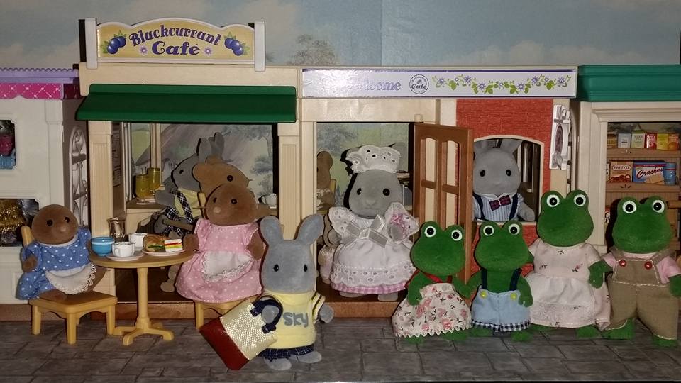 Sylvanian Families Blackcurrant Cafe Brighteyes Rabbit Family Bullrush Frog Family Clearwater Vole Family Meadows Mouse Family Flair EPOCH