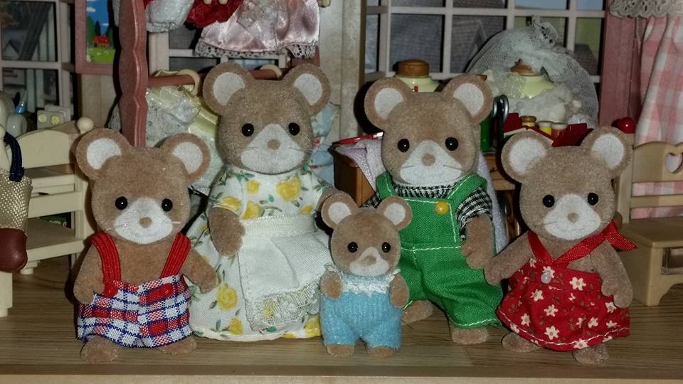 Sylvanian Families UK Norwood Mouse Family Village Boutique Tomy Flair EPOCH