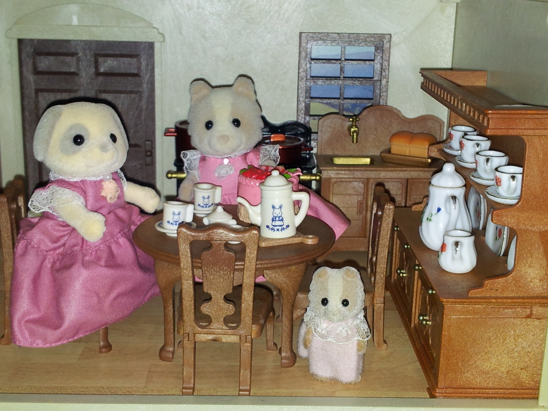 Sylvanian Families UK Urban Life Country Manor Kitchen Maroon Dog Ivory Dog Farthing Patches JP
