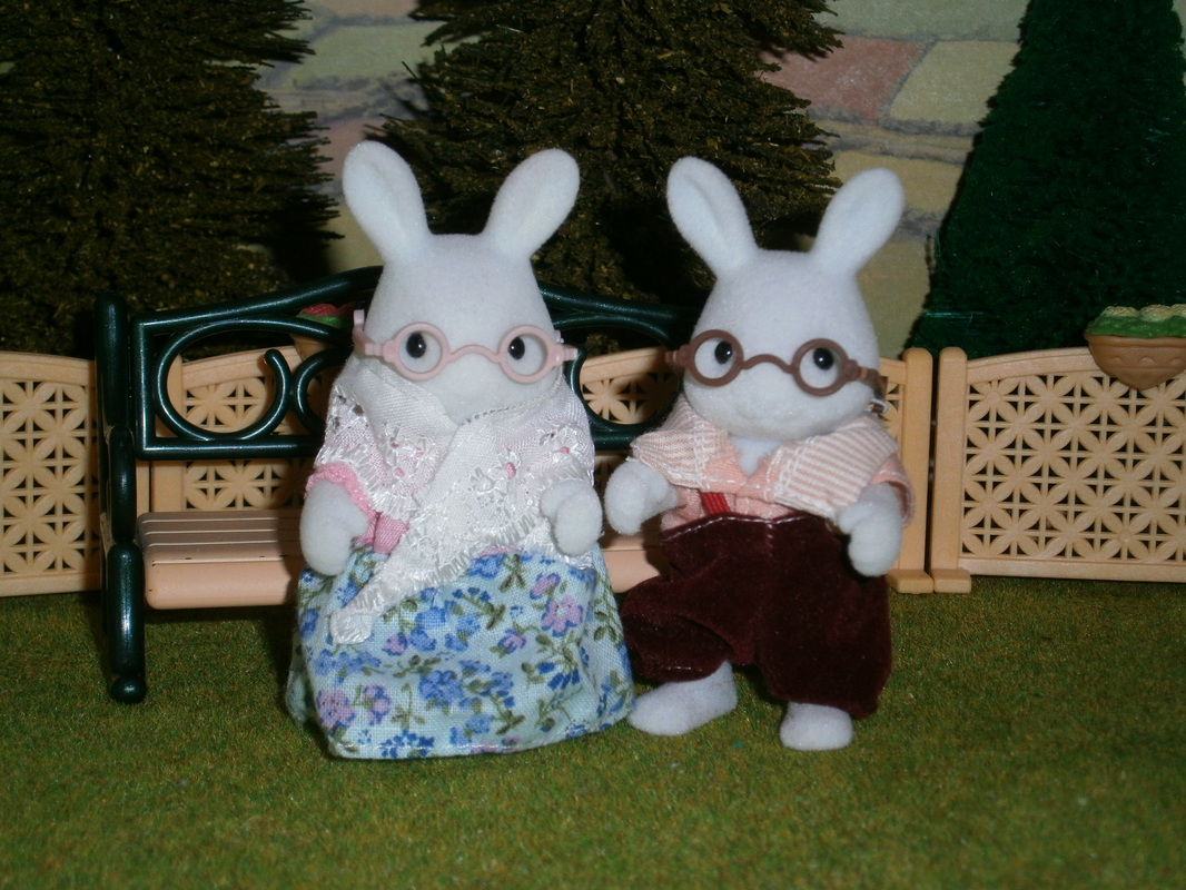 Sylvanian Families Snow-Warren White Rabbit Grandparents