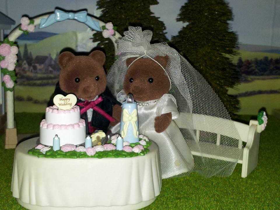 Sylvanian Families Wedding Honeypot Brown Bears