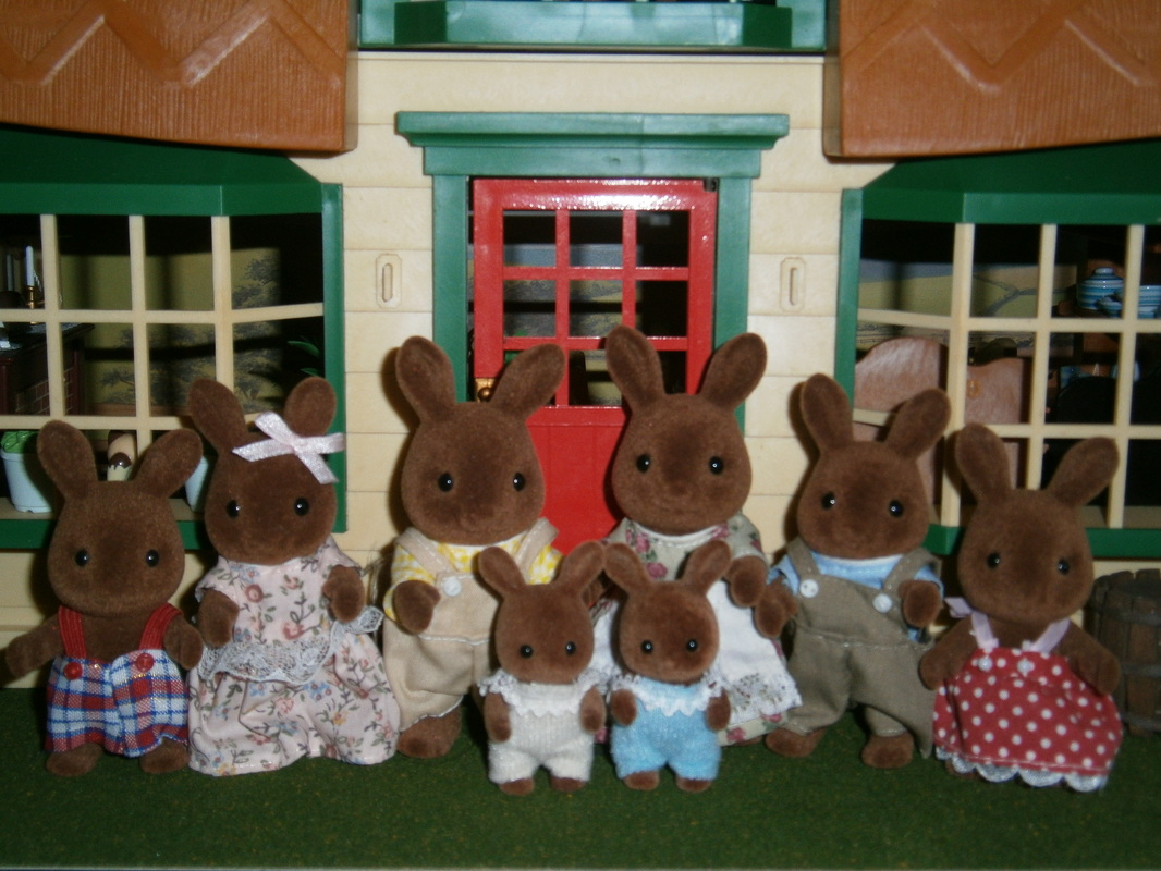 Sylvanian Families UK Wildwood Brown Rabbit Family Celebration Originals Flair