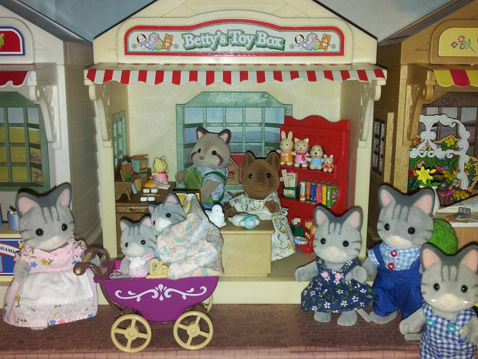 Sylvanian Families UK Betty's Toy Box Shop Betty Hazelwood Brown Mouse Mulberry Racoon Uncle Fisher Grey Cat Family