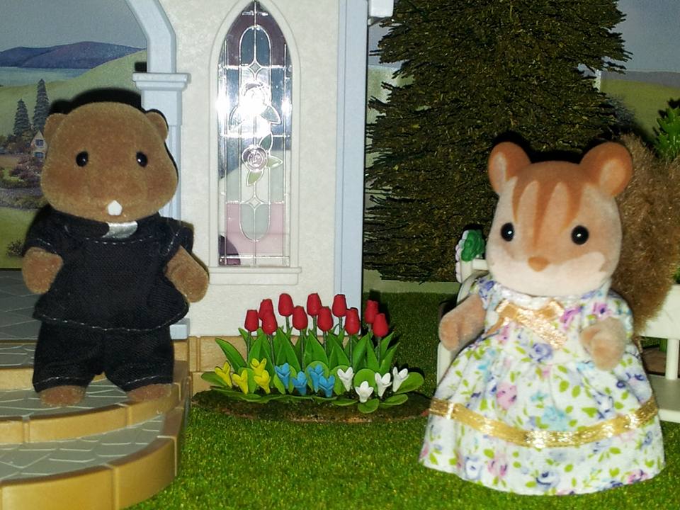 Sylvanian Families Reverend Waters Beaver Church Walnut Squirrel Mother