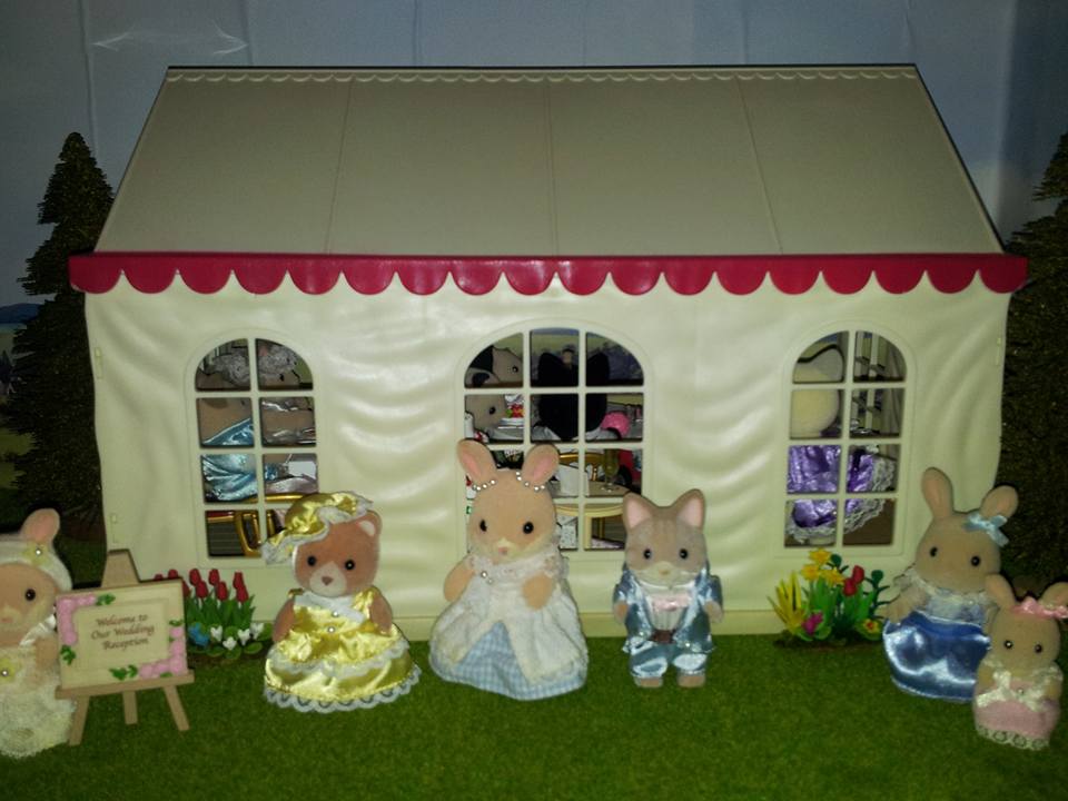 Sylvanian Families UK Wedding Village Marquee Sparkle Rabbit Petite Bear Macavity Cat