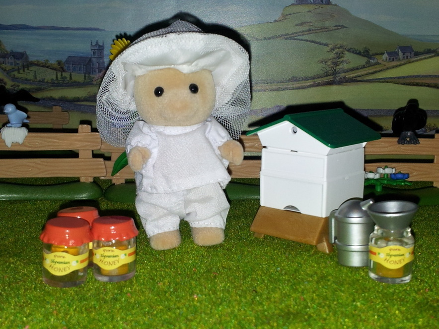 Sylvanian Families UK Honey Bear Beekeeper Horace