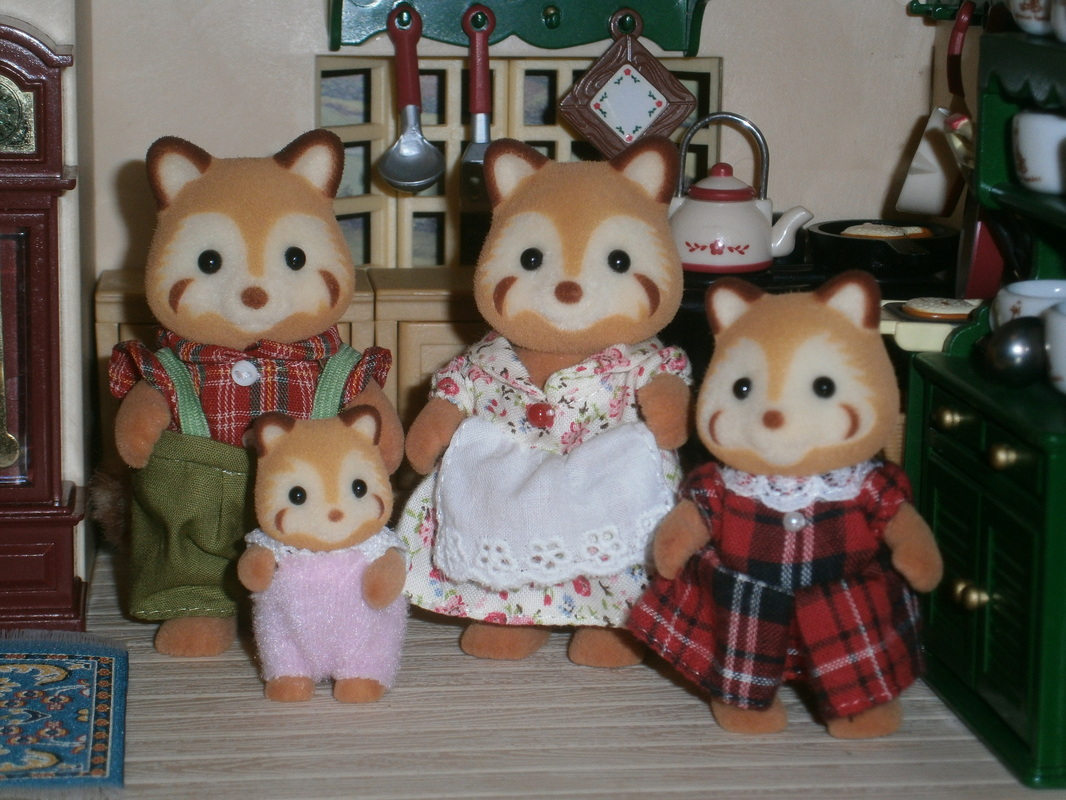I discovered the Sylvanian Families dolls lately - My friends got me a  family of 4 red pandas for my birthday : r/redpandas