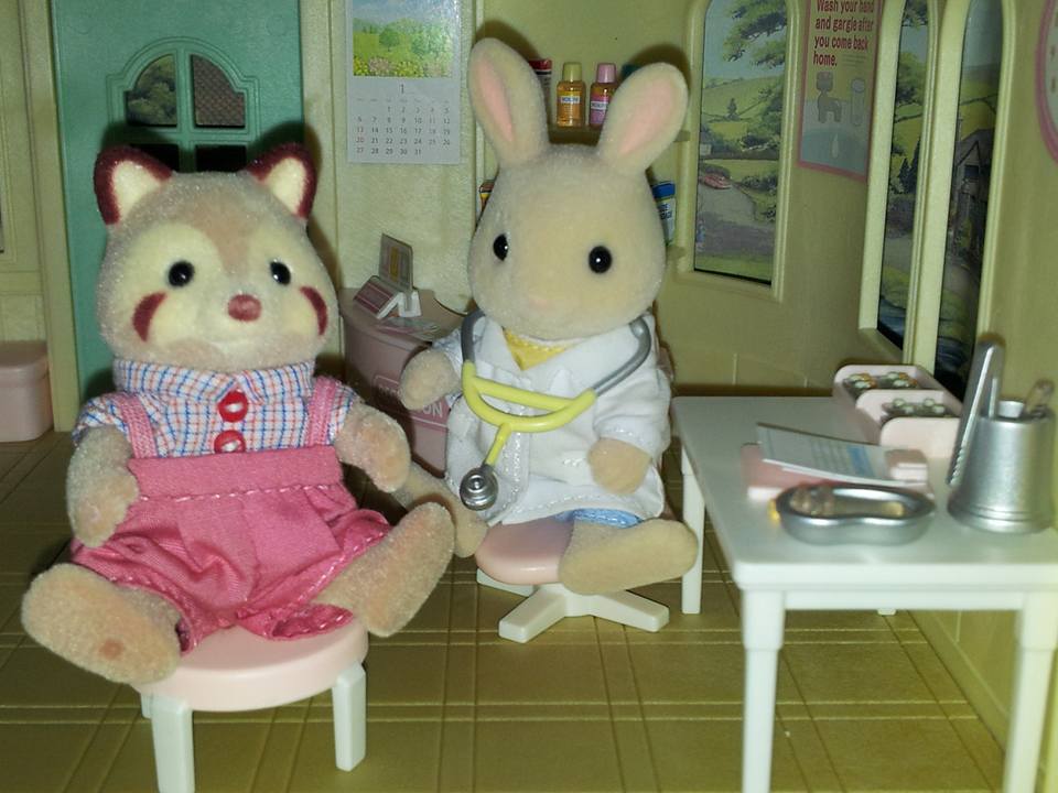 Sylvanian Families UK Country Clinic Periwnkle Milk Rabbit Doctor Mulberry Racoon