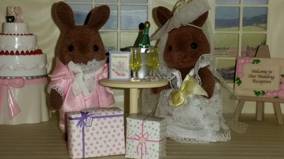 Sylvanian Families UK Windward Rabbit Wedding Wildwood Rabbit Family Flair Tomy EPOCH Champagne Wedding Cake Wedding Reception