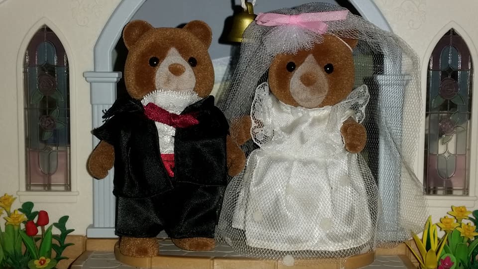 Sylvanian Families UK Hedges Bear Wedding Bride Groom EPOCH Flair Tomy Church Marmalade Bear Family Flowers