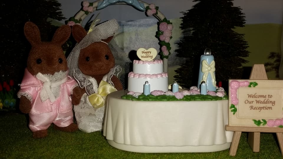 Sylvanian Families UK Windward Rabbit Wedding Wildwood Rabbit Family Flair Tomy EPOCH Wedding Cake