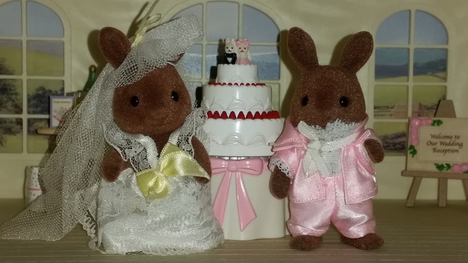 Sylvanian Families UK Windward Rabbit Wedding Wildwood Rabbit Family Flair Tomy EPOCH Wedding Cake Wedding Reception