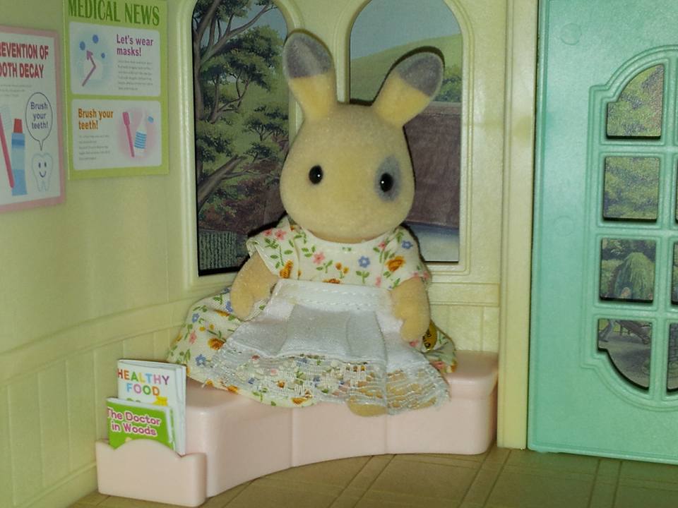 Sylvanian Families UK Country Clinic Corntop Spotted Rabbit