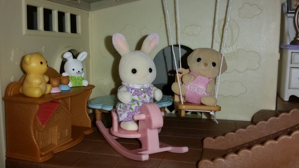 Sylvanian Families UK House on Sea Breeze Hill Fenton Labrador Lavender Rabbit EPOCH Flair Tomy JP Toys R Us Exclusive