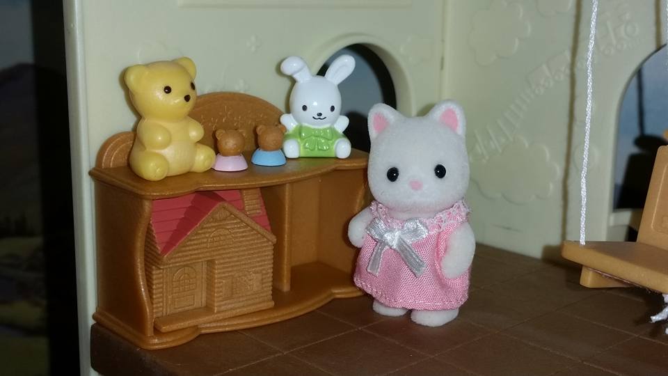 Sylvanian Families UK House on Sea Breeze Hill Golightly Silk Cat Baby Nursery EPOCH Flair Tomy JP Toys R Us Exclusive