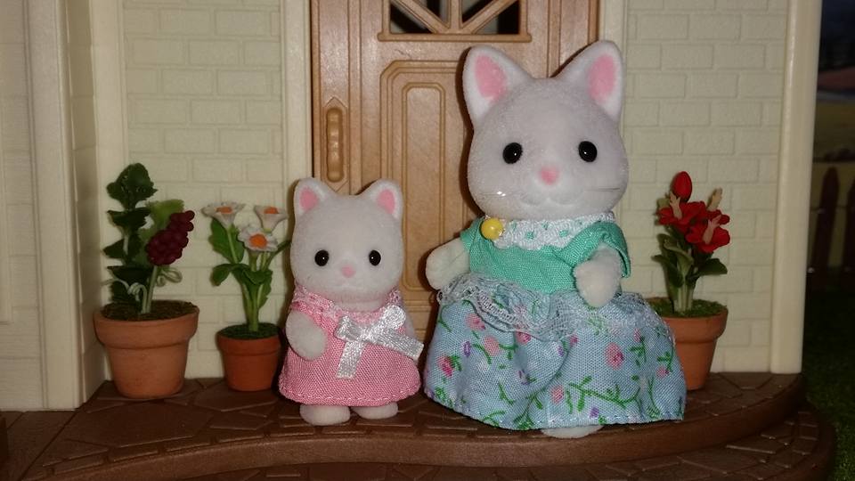 Sylvanian Families UK House on Sea Breeze Hill Golightly Silk Cat Family EPOCH Flair Tomy JP Toys R Us Exclusive