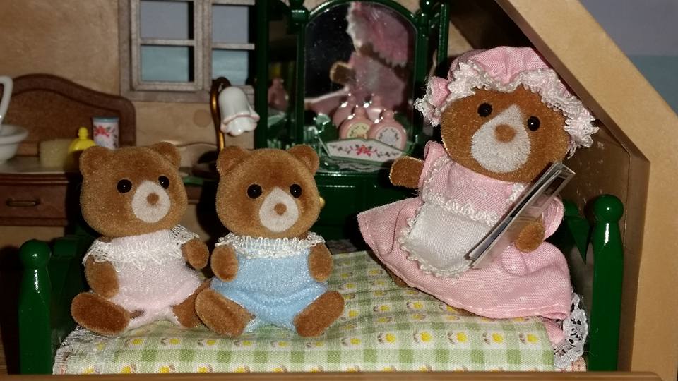 Sylvanian Families UK Country Cottage with Balcony Marmalade Bear Flair Tomy EPOCH