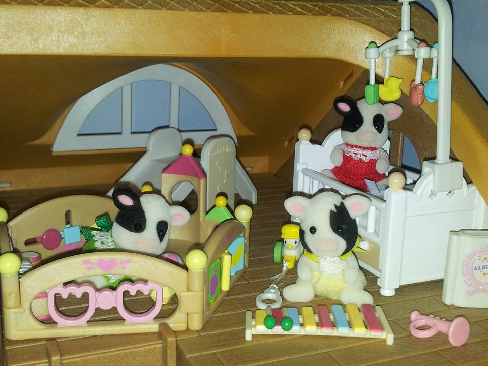 Sylvanian Families UK Highfields Farm Buttercup Cow babies nursery attic