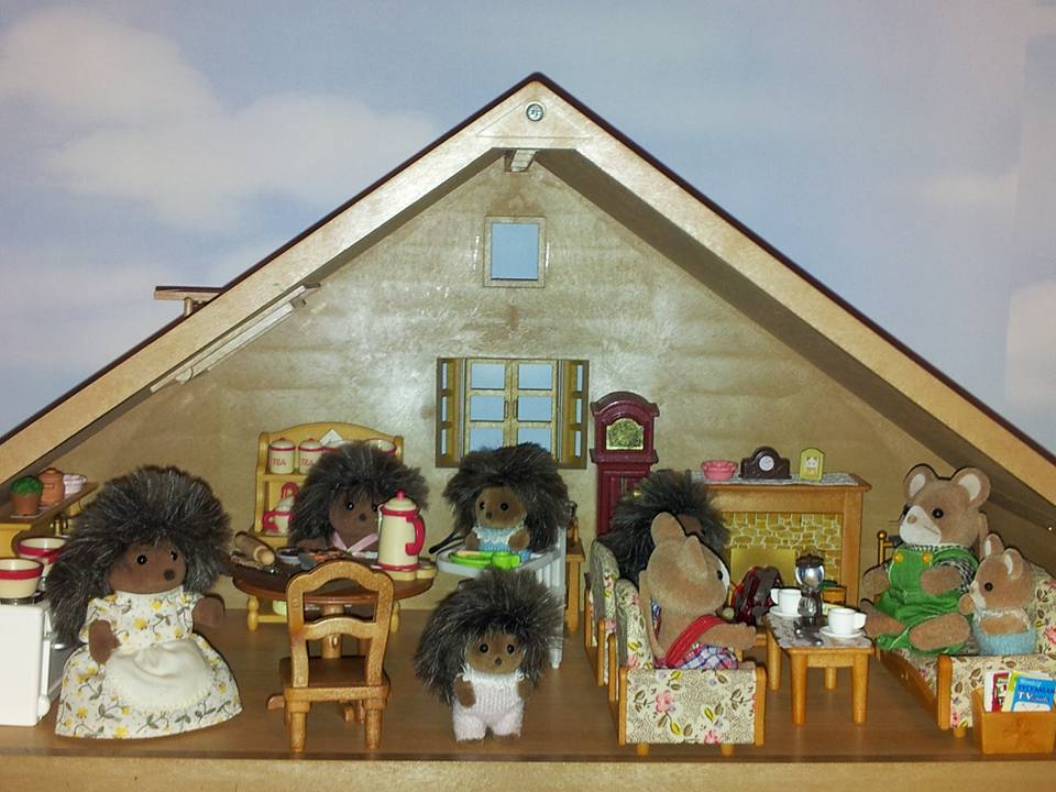 Sylvanian Families UK Bramble Hedgehog Family Big Red House