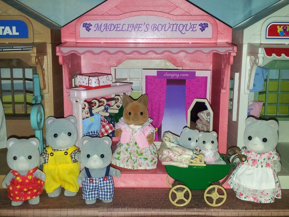 Sylvanian Families UK Madeline's Boutique Flair Dress Shop Bearbury Bear family Madeline Merryweather Cat