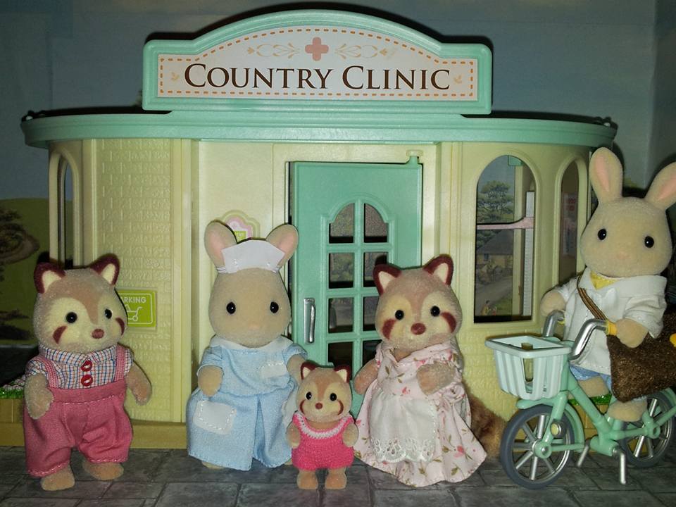 Sylvanian Families UK Country Clinic Milk Rabbit Doctor Nurse Periwnkle Mulberry Racoon JP