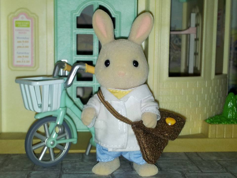 Sylvanian Families UK Periwnkle Milk Rabbit Doctor Country Clinic
