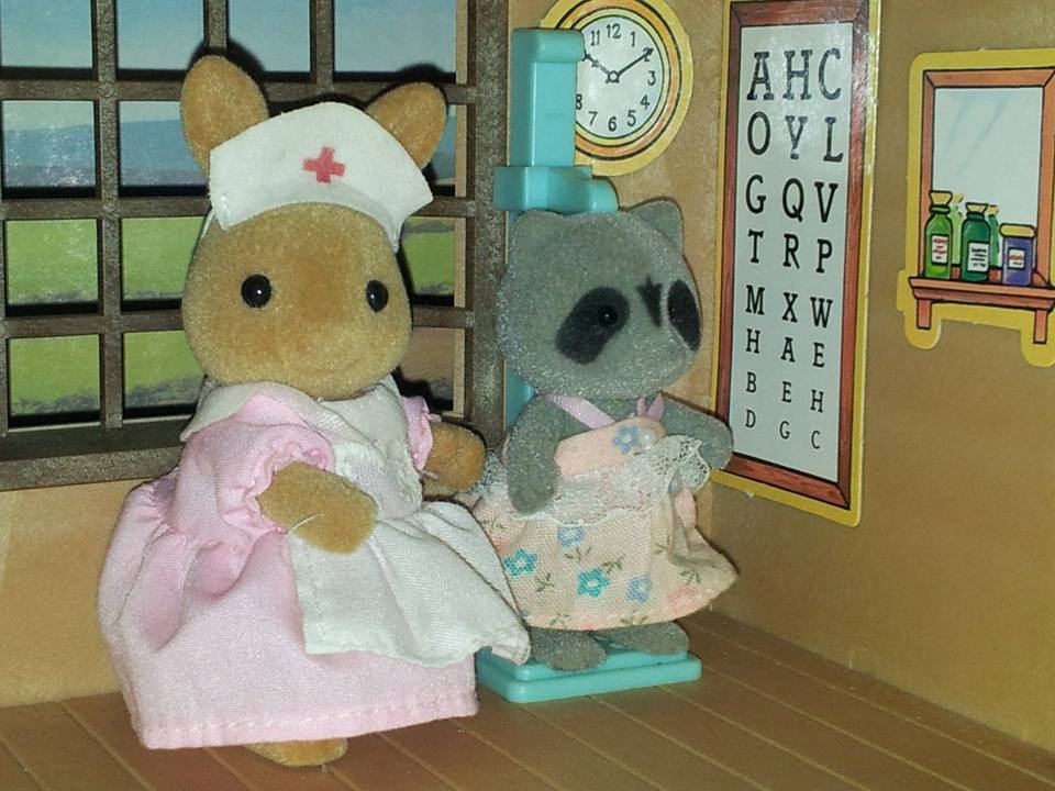 Sylvanian Families UK Cottage Hospital Doctor Nurse Chestnut Racoon Family Nurse Emily Nightingale Rabbit Tomy