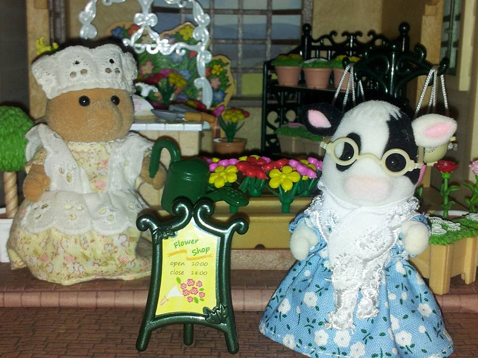 Sylvanian Families UK May Blossom Village Florist Tomy Cottage Shop Building Buttercup Cow Grandmother