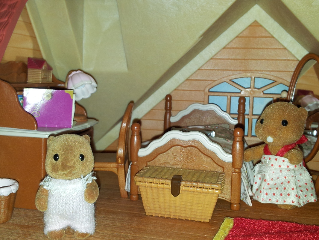 Sylvanian Families UK Copper Beech Cottage Waters Beaver Family