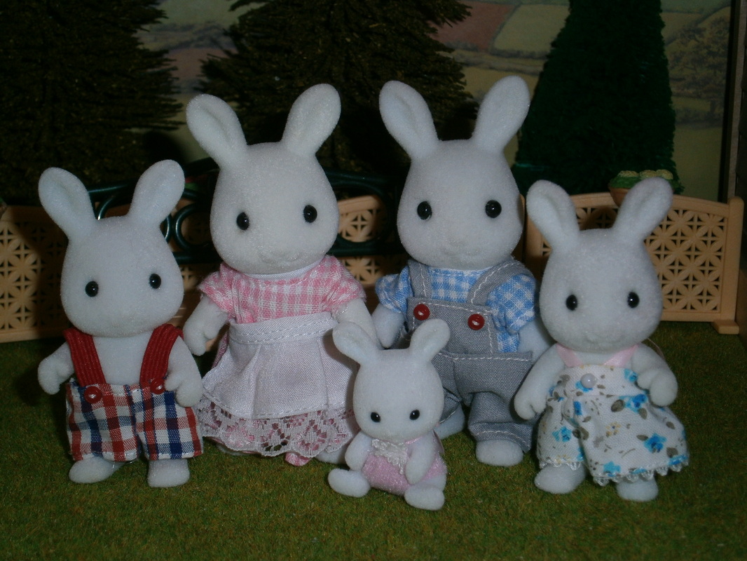 Sylvanian Families Snow-Warren Rabbit Family