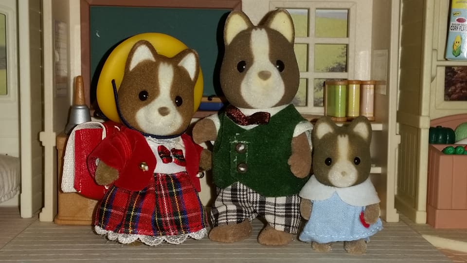 Sylvanian Families UK Huckleberry Hound Dog Family JP Worker Series Teacher Nursery Student EPOCH Flair Ivy Points